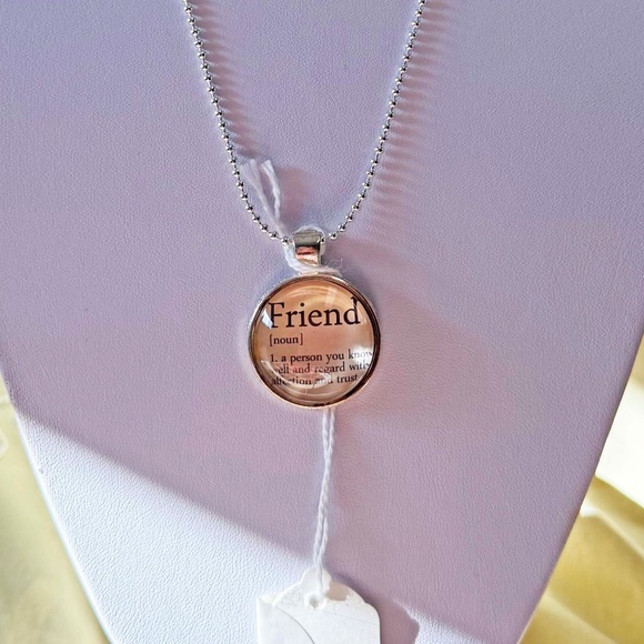 "FRIEND" WORDS PENDANT NECKLACE, HANDMADE, GLASS DOME ON METAL, 23 INCH SILVER- - Picture 2 of 3